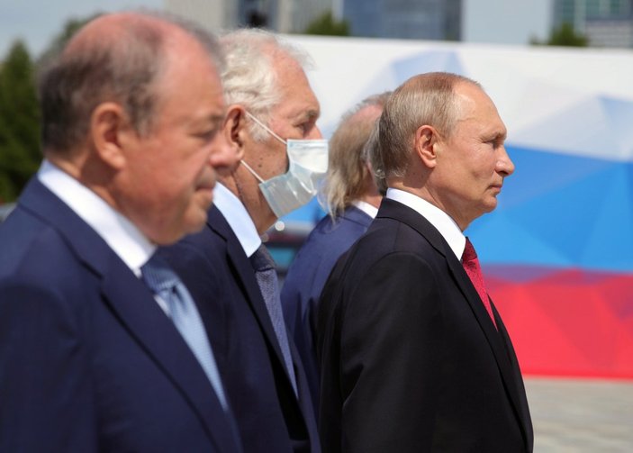 Putin, koronavirüsten dezenfeksiyon tüneliyle korunacak