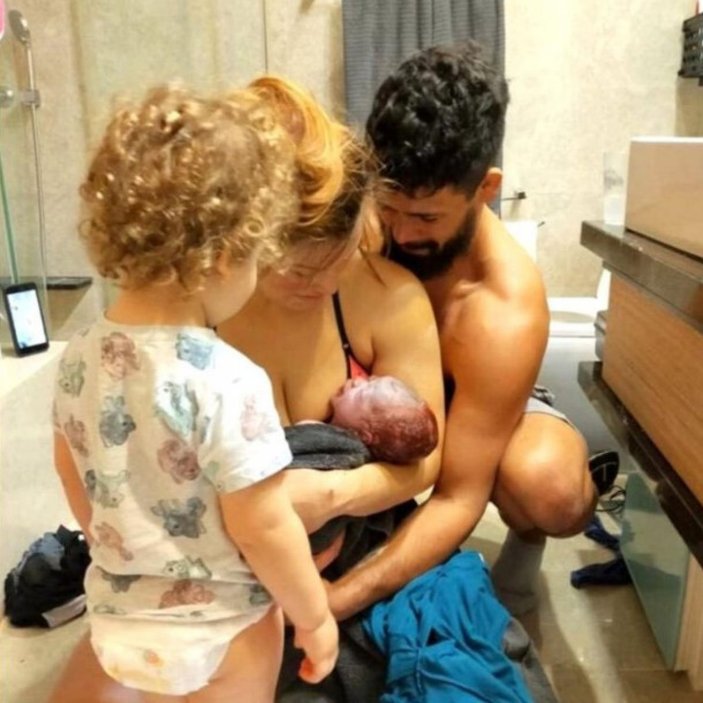 Miesha Tate, bebeğini banyoda doğurdu