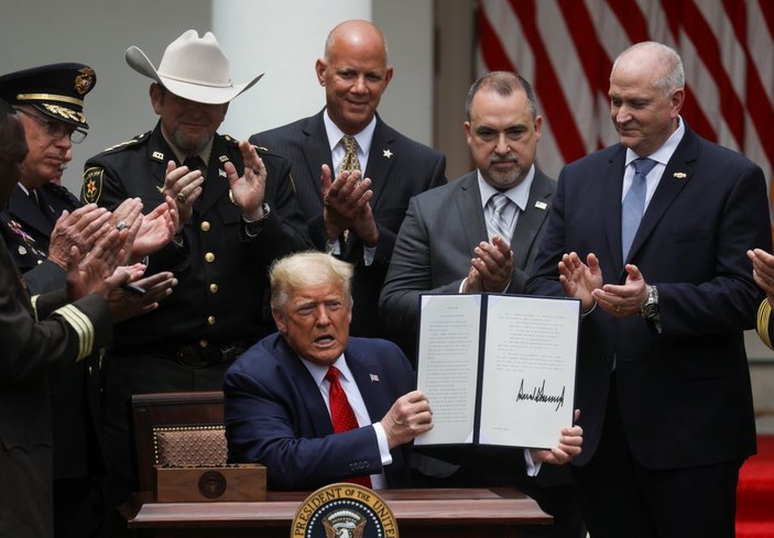 Trump, 'polis reformu' kararnamesini imzaladı