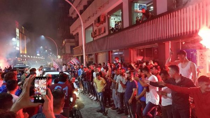 Trabzonsporlular sokağa döküldü