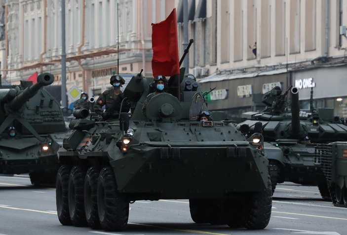 Moskova'da askeri geçit provası