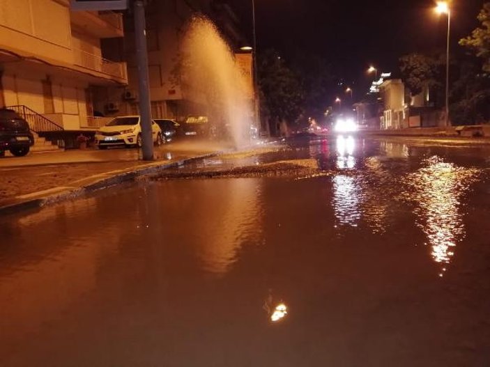 Beşiktaş'ta su borusu patladı