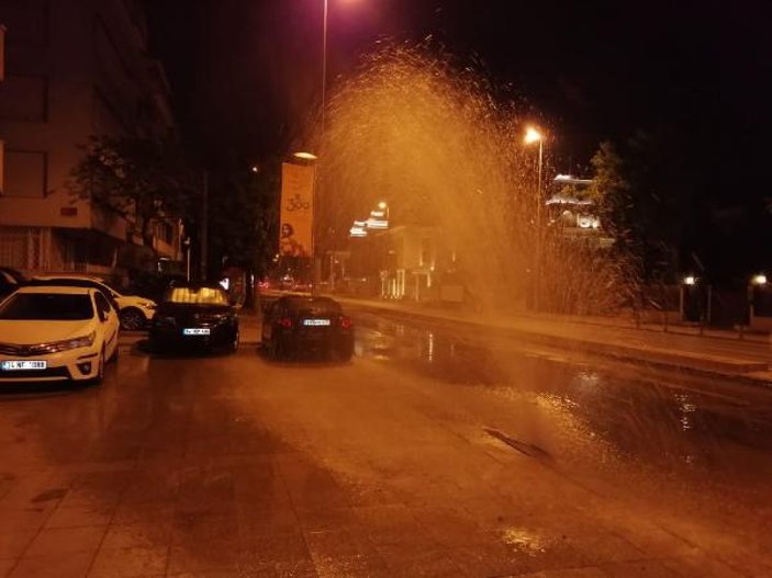 Beşiktaş'ta su borusu patladı