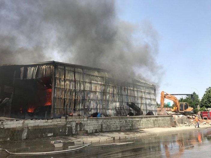 Gaziantep’teki bir elyaf fabrikasında yangın çıktı