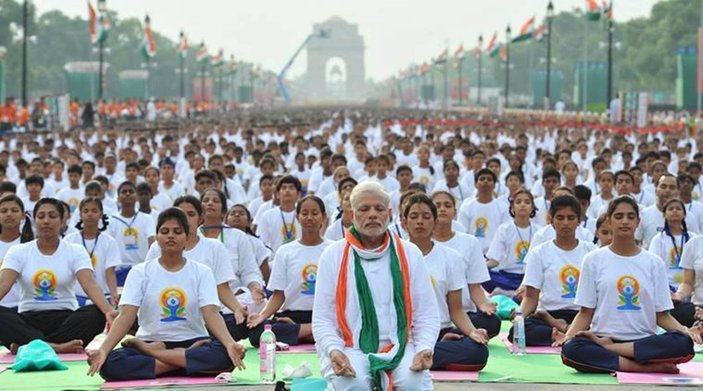 Narendra Modi'den koronayla mücadelede yoga önerisi