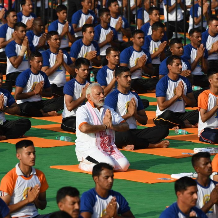 Narendra Modi'den koronayla mücadelede yoga önerisi