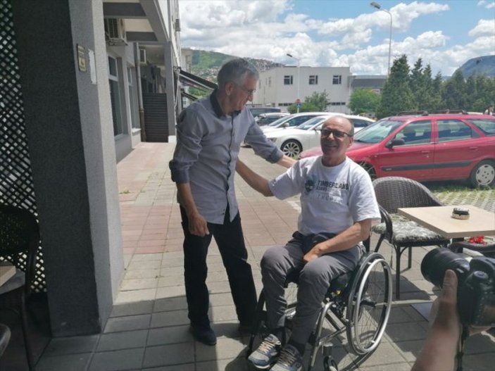 Bosna'daki savaşta hayatını kurtaran adamla buluştu