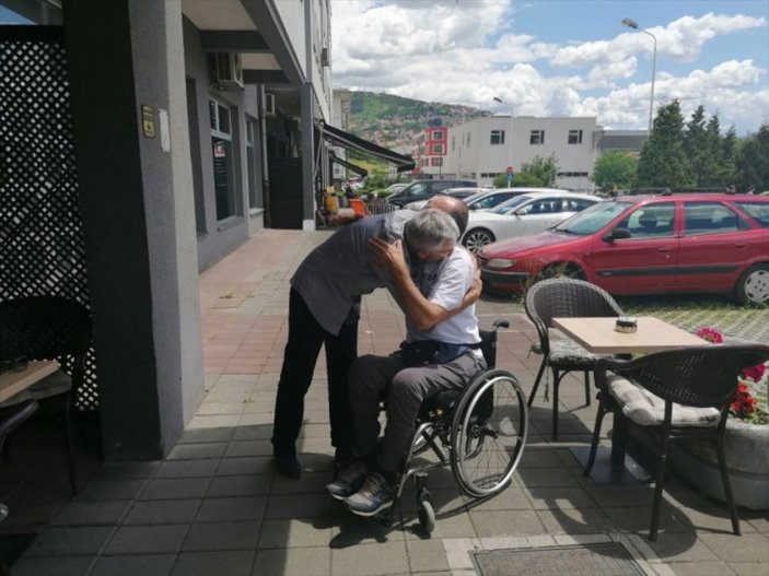 Bosna'daki savaşta hayatını kurtaran adamla buluştu