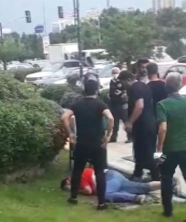 İstanbul'da galeri sahipleri dolandırıcıyı dövdü