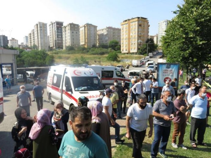 Ümraniye'de kaza yapan yolcu minibüsü devrildi: 10 yaralı