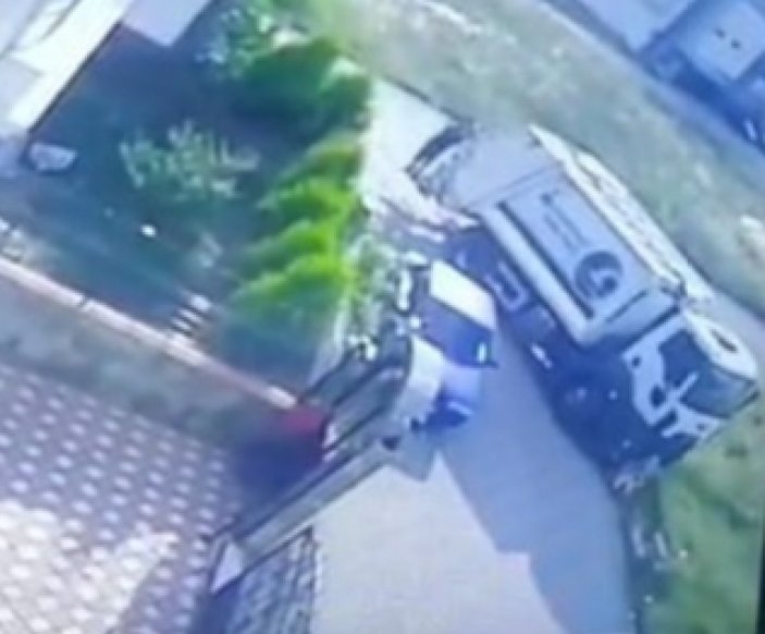 Bursa'da, çöp kamyonu anne ve kızını ezdi