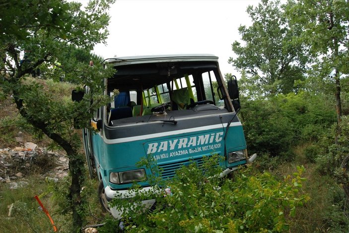 Çanakkale’de işçi taşıyan minibüs savruldu: 13 yaralı