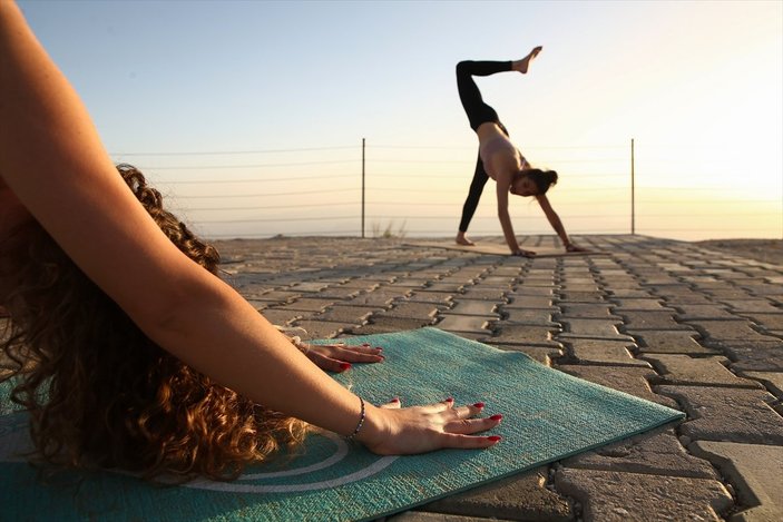 Antalya'da 2 bin 365 metre yükseklikte yoga yaptılar