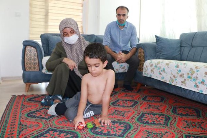 Adana'da skolyoz hastası Cihan'ın ailesi yardım bekliyor