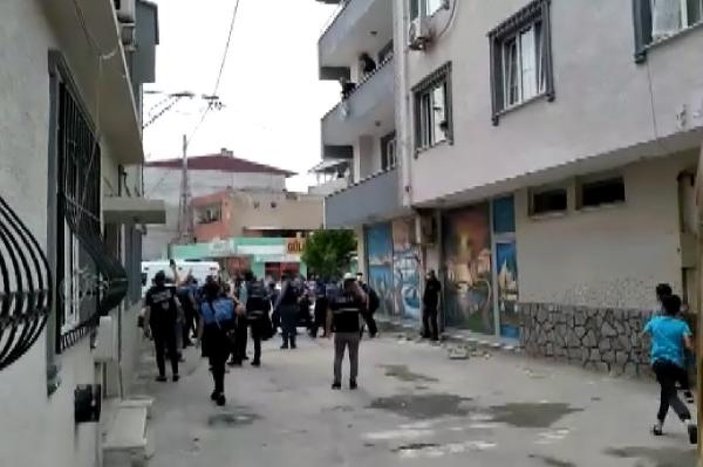 Bursa'da yıkım gerginliği: Polis ve zabıtaya saldırdılar
