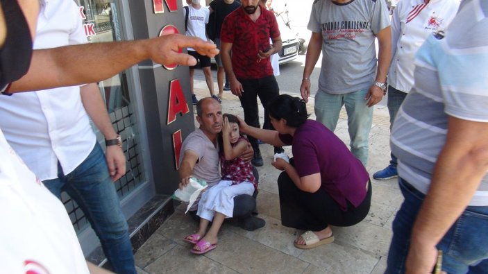 Antalya'da kaza yapan baba ve kızı yaralandı