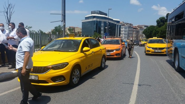 İstanbul'da taksicilerden '5 bin yeni taksi' protestosu