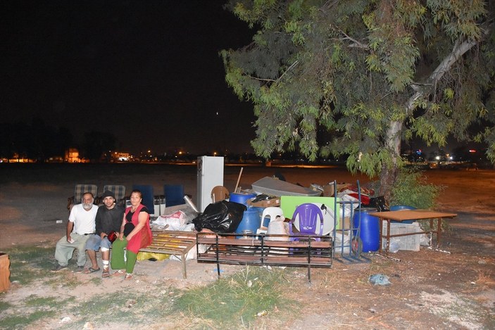 Adana'da kirasını ödeyemeyen aile sokağa atıldı