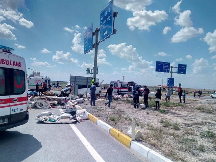 Konya'da minibüs ile tır çarpıştı: 7 ölü