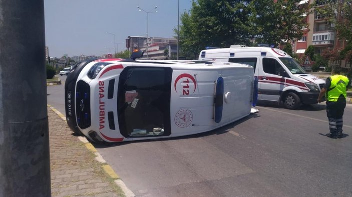 Aydın'da otomobil ile ambulans çarpıştı: 6 yaralı