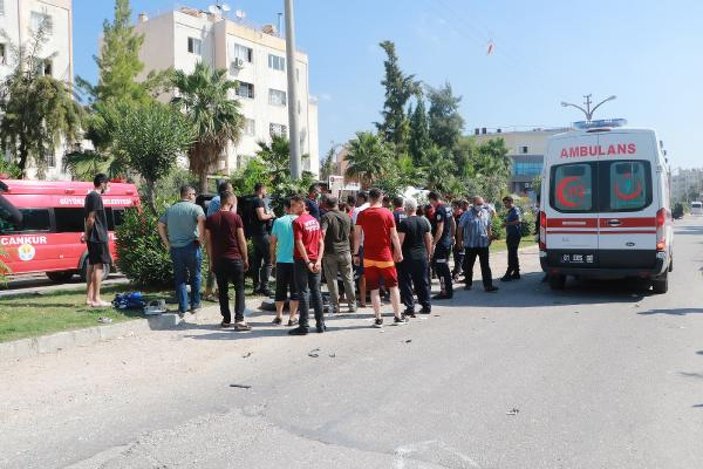 Adana'da sınava yetişmeye çalışırken kaza geçirdiler