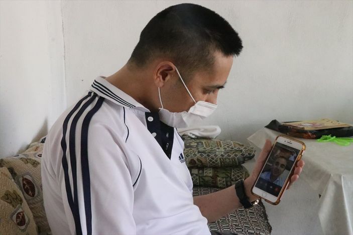 a İzmir'de koronadan kurtulan genç, yaşıtlarını uyardı