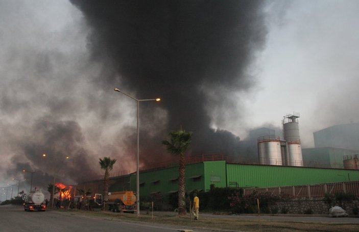 Manisa ve Adana'da fabrika yangınları
