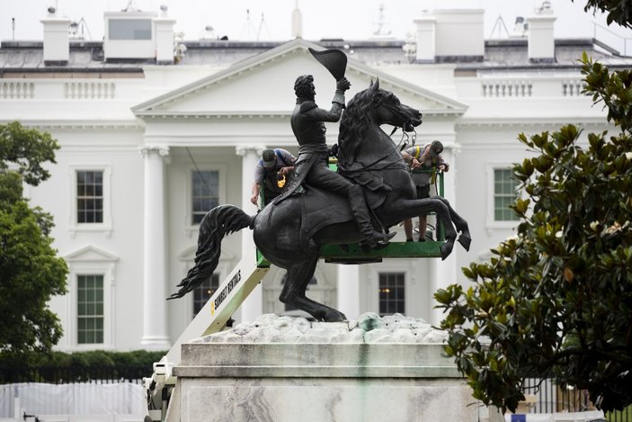 Andrew Jackson'ın heykeline saldıran 4 kişiye gözaltı