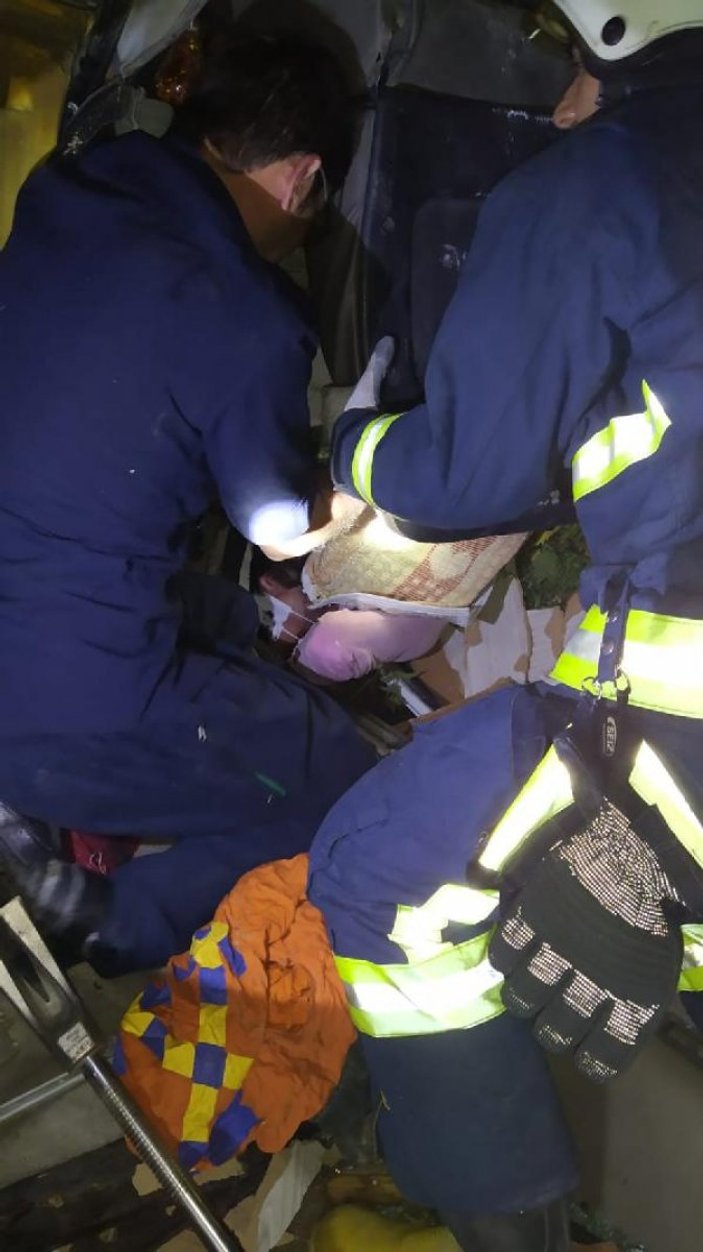 Van'da kaçak göçmen minibüsü kaza yaptı: 1 ölü, 41 yaralı