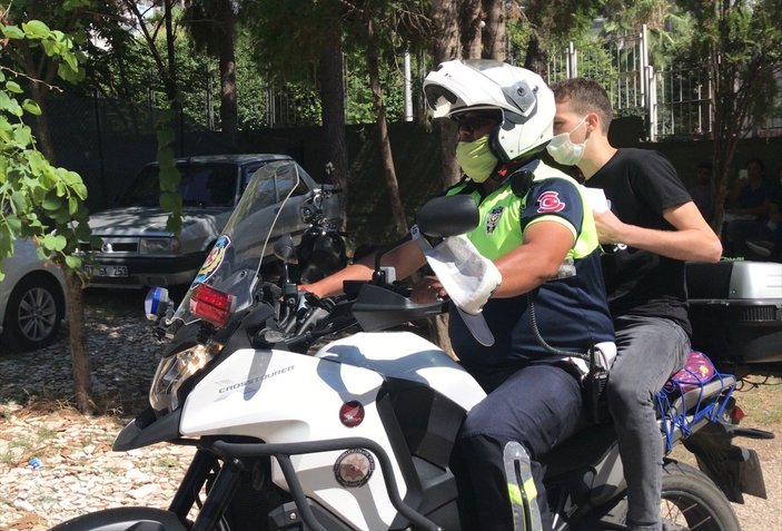 Adana'da polise rağmen sınavı 1 dakika ile kaçırdı