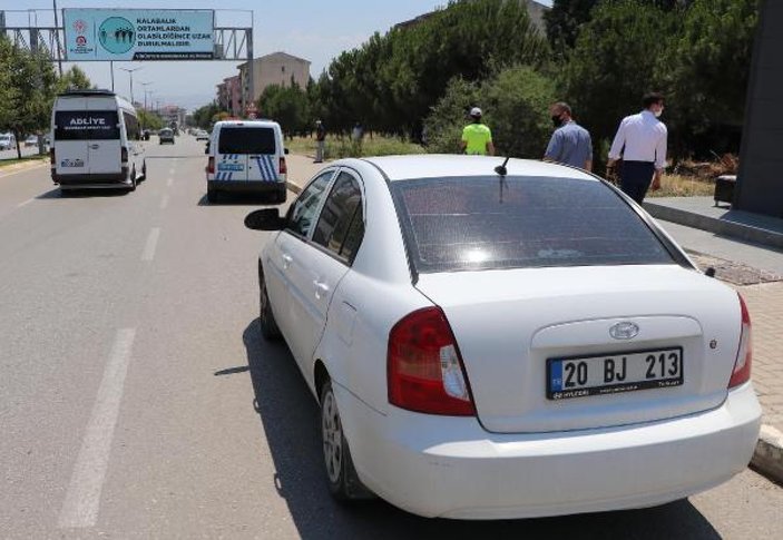Denizli'de Azeri kadın polis aracına çarptı