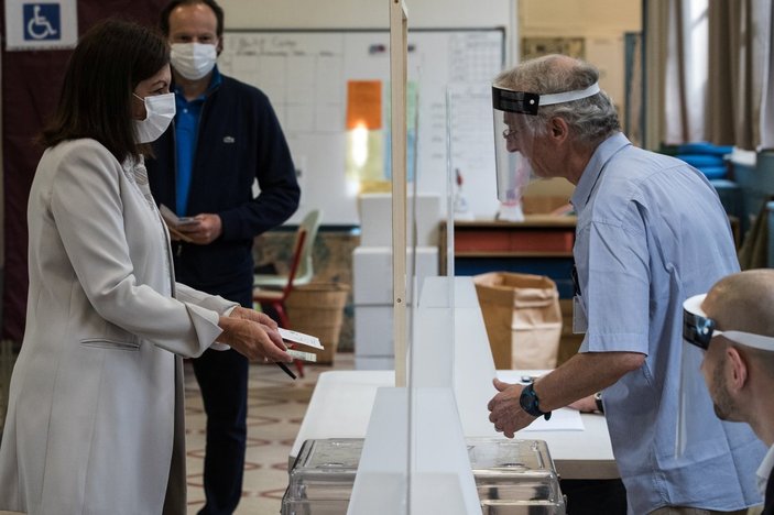 Fransa'da Macron'un partisine yerel seçimlerde darbe