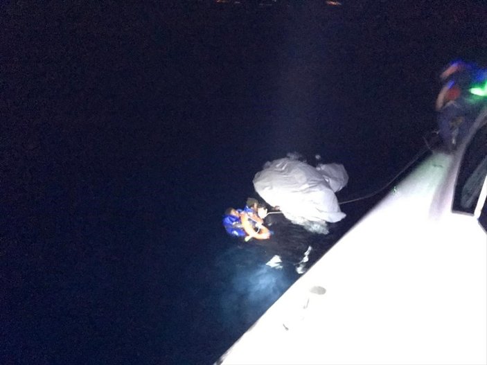 Ayvalık'ta sığınmacıları taşıyan bot battı