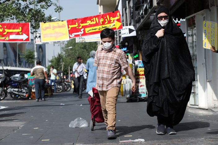İran’da maske zorunluluğu getirildi