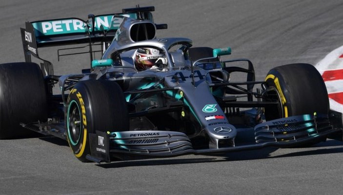 Mercedes, ırkçılığa karşı F1'de siyah araç kullanacak