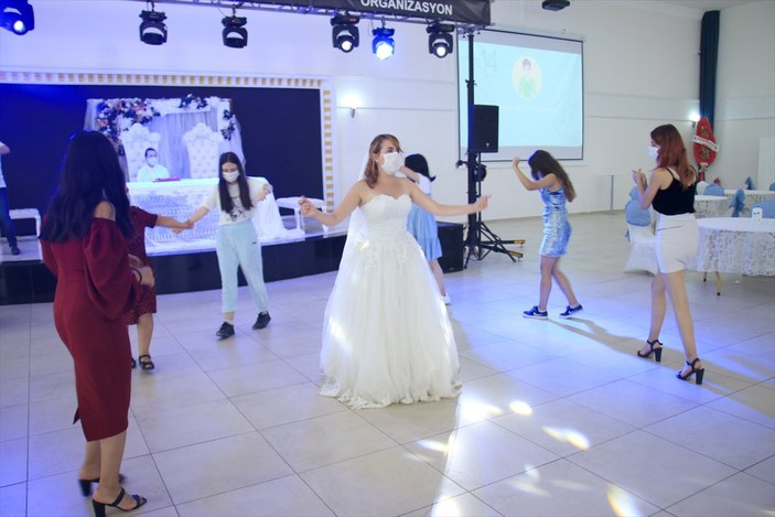 Mersin'de temsili düğün ile alınacak önlemler anlatıldı