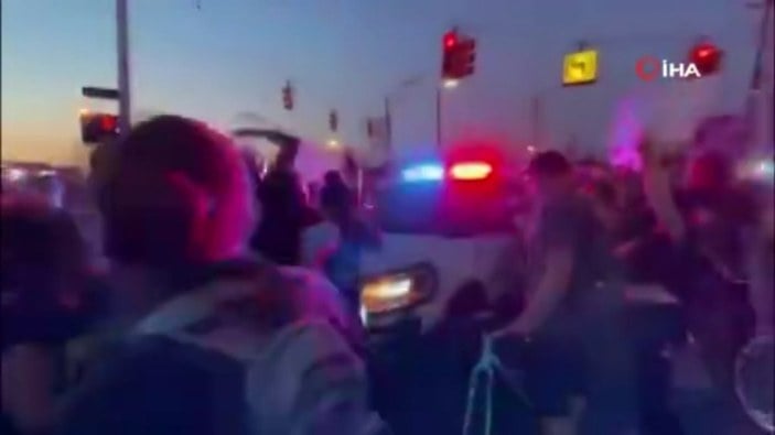 ABD'de polis göstericilerin üzerine aracı sürdü