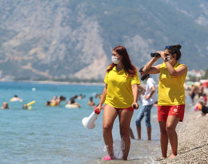 Antalya'da kadın cankurtaranlar göreve başladı