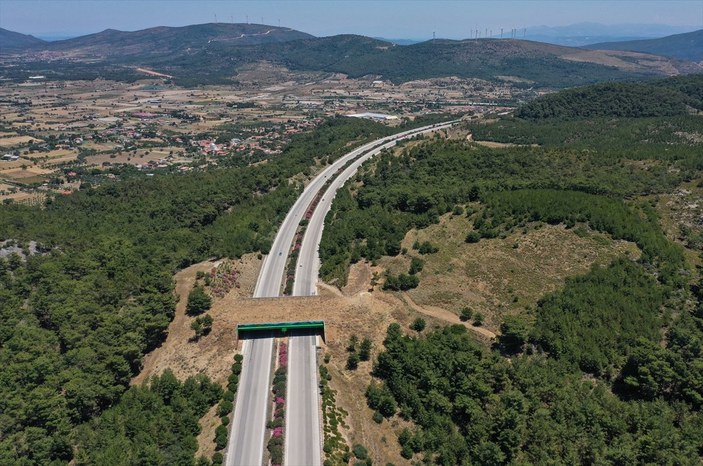 İzmir-Çeşme otoyolundaki ekolojik köprü tamamlandı