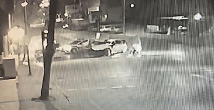 Ümraniye'de polisten kaçan araç taksiye çarptı