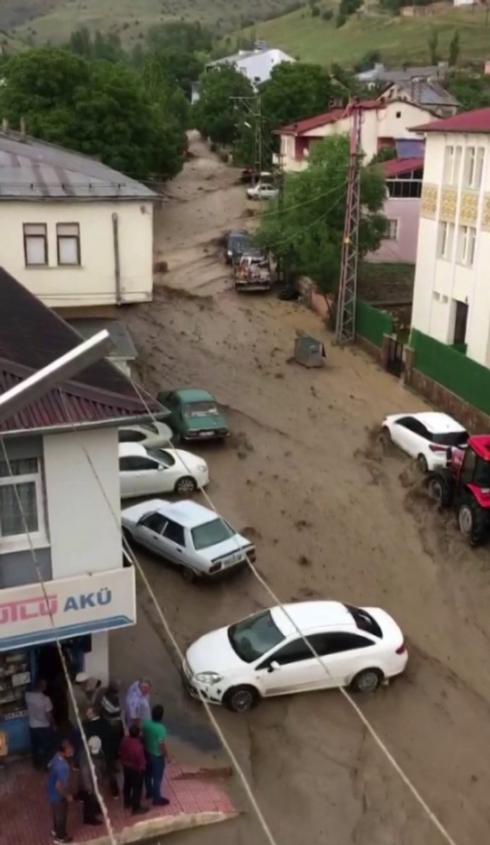 Sivas'ta sağanak yağış sele sebep oldu