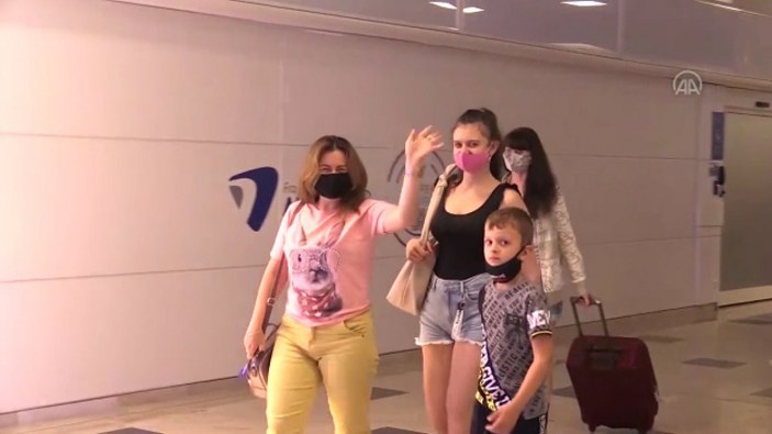 Ukraynalı turistler Antalya'ya geldi