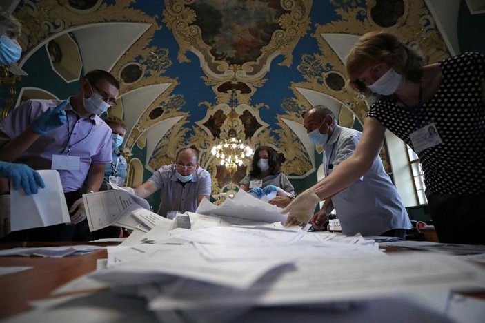 Rusya'da anayasa referandumundan evet çıktı