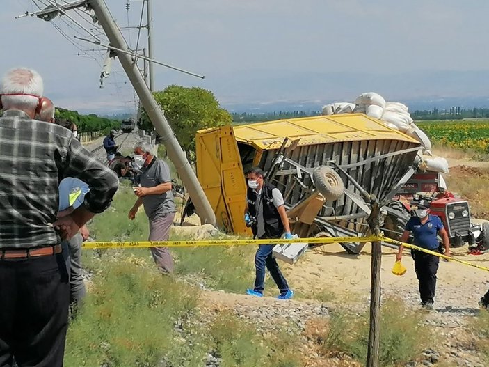 Malatya'da tren, traktöre çarptı: 1 ölü, 2 yaralı
