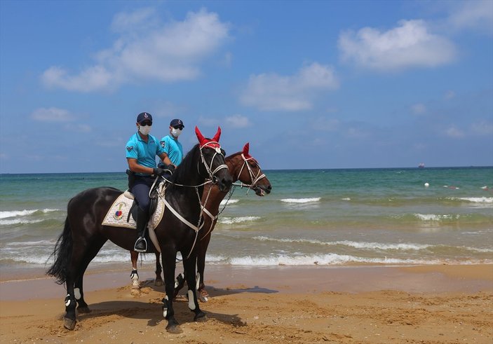 Atlı Jandarma Timi İstanbul sahillerinde uygulama yaptı