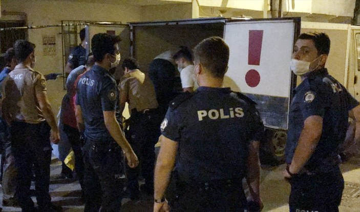 Bursa'da bir evde anne ve 2 çocuğu ölü bulundu