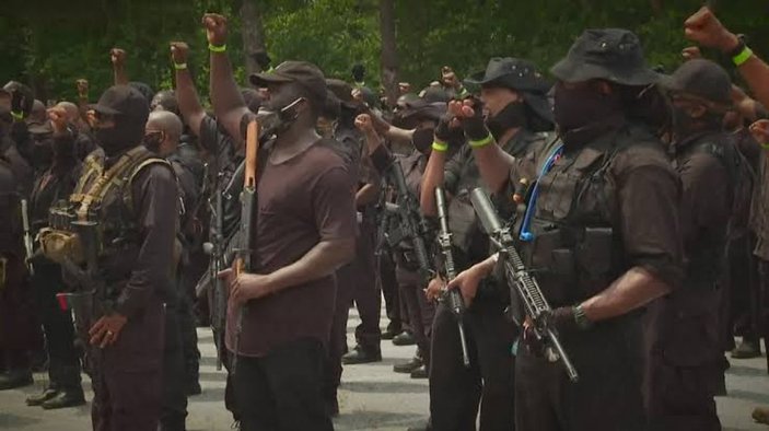 ABD'de 'Black Panther' isimli grup silahlanıp sokağa indi