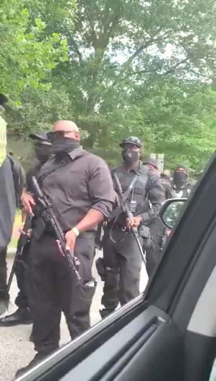 ABD'de 'Black Panther' isimli grup silahlanıp sokağa indi