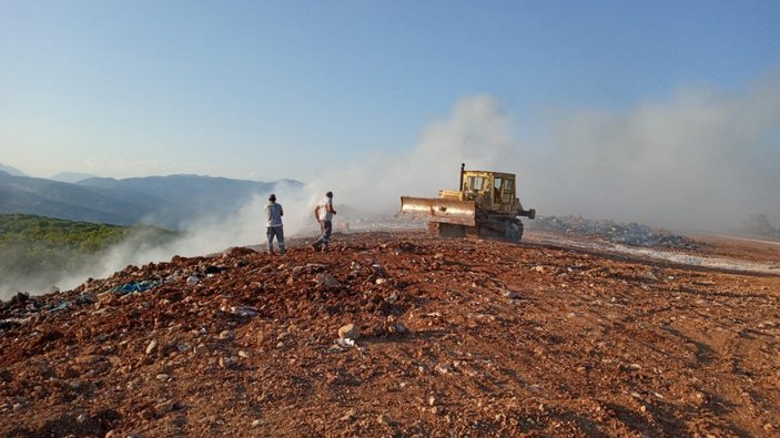 Antalya'da çöp depolama alanında yangın