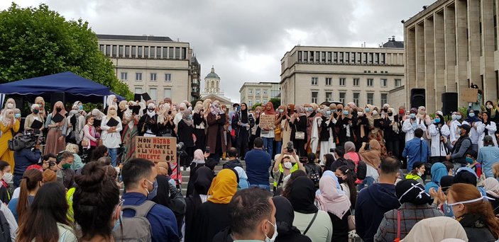 Belçika'da başörtüsü yasağı protesto edildi